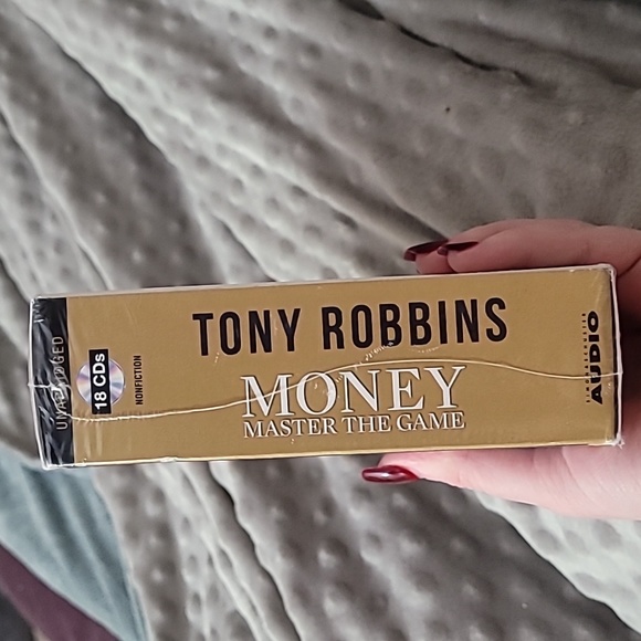 Money Master the Game 7 Simple Steps to Financial Freedom Tony Robbins 18 CDs - Picture 3 of 5